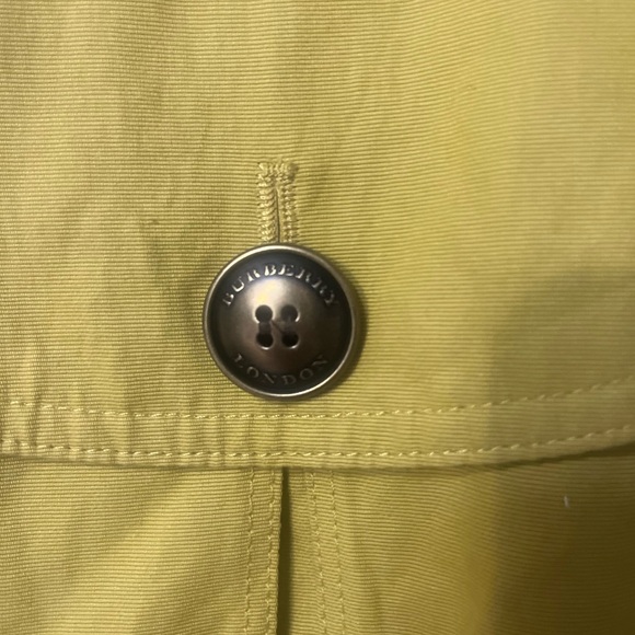 Authentic Burberry Women's Trench in mustard - Picture 8 of 11